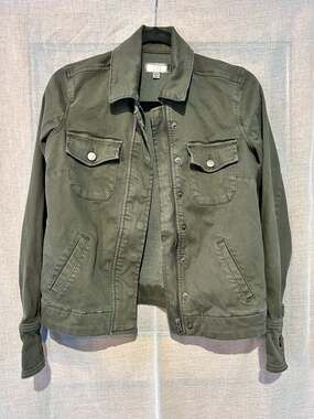 Kut from the Kloth Amanda Boxy Twill Utility Jacket in Olive Tree